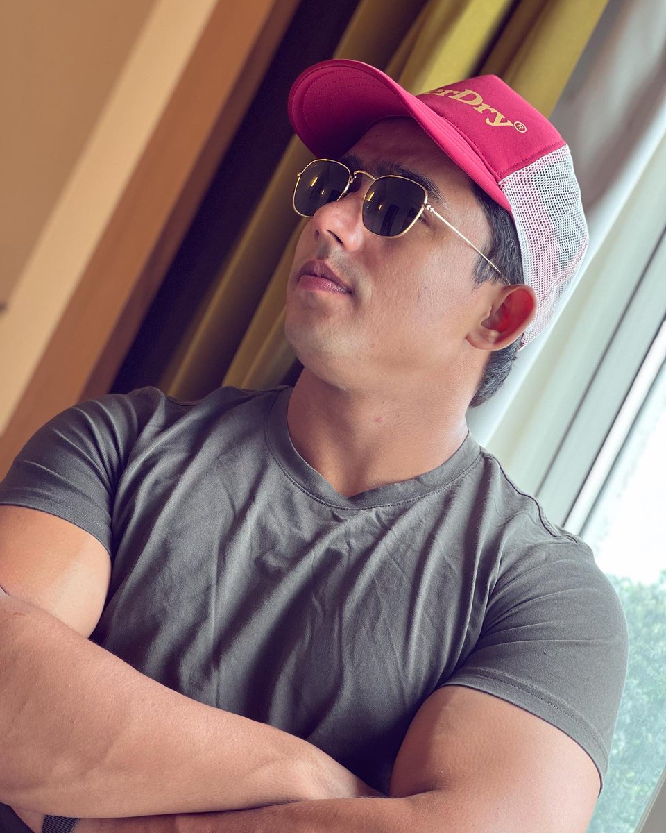WasimAdOfficial's tweet photo. Looking for better day 😊❤️
#round2hell #wasimadofficial https://t.co/uAmmVfhKjc