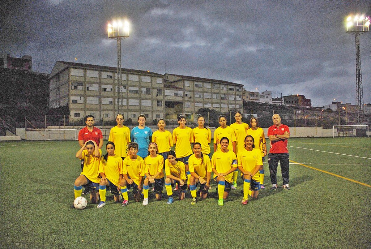 Empate de nuestro equipo femenino en su debut, nuestras chicas desplegaron mucho esfuerzo,pero sobre todo corazón en el primer partido oficial de nuestro femenino en la historia de nuestro club!

#elpiletasomostodos🖤🧡