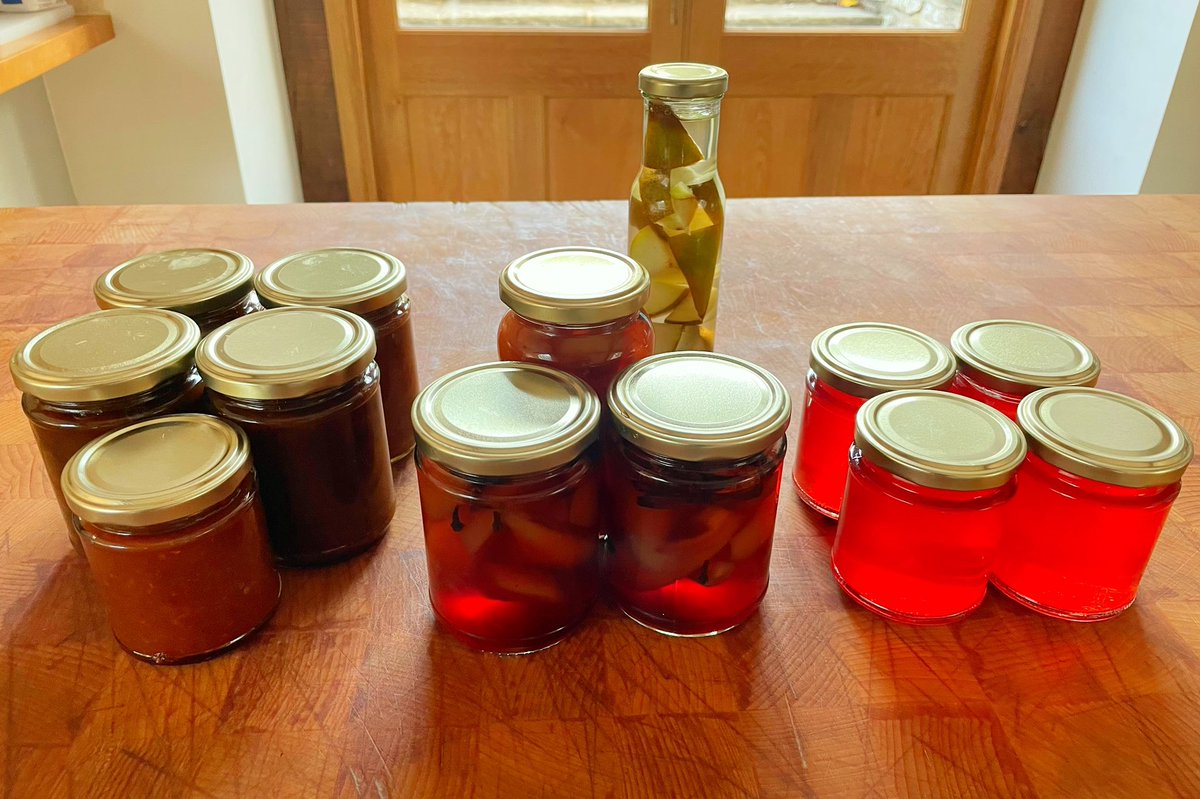 Valehousekitch's tweet photo. A few wonderful things we made on yesterdays Autumn Preserves Course… Apple Chutney (made to @bodgriff Grandma Mollys recipe!) Pickled Pears, Crab Apple Jelly, we even made a bit of Pear Vodka as well!! Such a fun day. Thank you to all our fantastic guests who came. https://t.co/xTDcyUxjx8