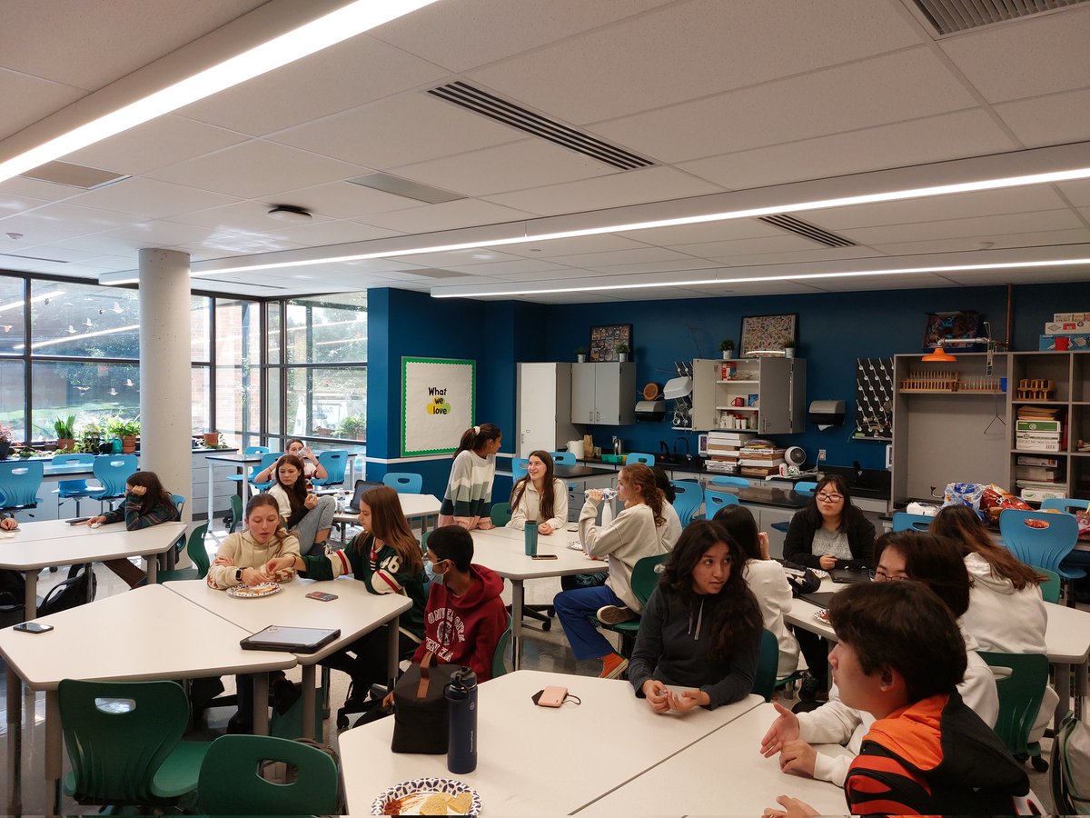 AvesBioClub's tweet photo. We choose our new officers last Thursday! They are Daniel K (Treasurer), Kasey W (Secretary), and Nikki P (Fundraising)! Thank you to everyone who ran for the positions and to everyone who voted. We also had lots of fun playing Pictionary afterward! https://t.co/txrcloJQwy