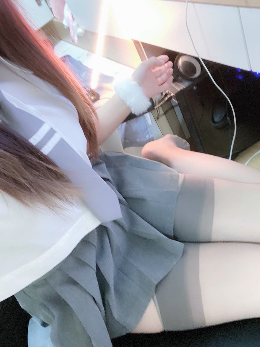 宝，别看其他人了，她们都没有我水多 https://t.co/9RIKMzKvkb
