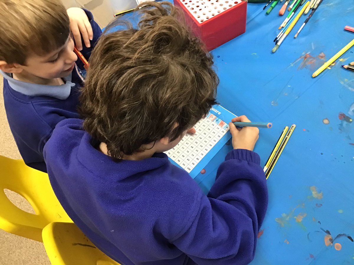 ClaphamTerrace1's tweet photo. Odd and even numbers have lots of patterns. Weโve noticed lots of them in Year 1. #maths #oddandeven https://t.co/3LGwit4llN