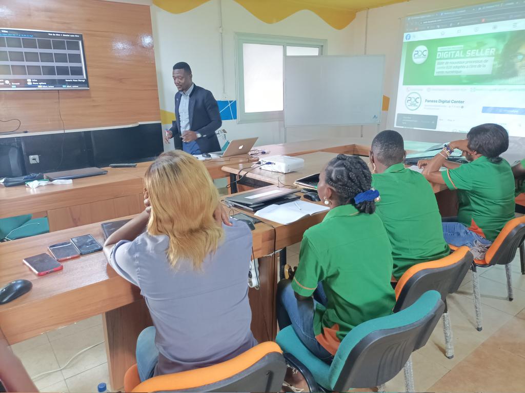 PanessDigital's tweet photo. Formation privée à la force de vente de l'entreprise Printland SARL

Paness Digital Center délivre ce jour une formation en Social Media Management aux commerciaux de l'entreprise PRINTLAND SARL. 

#PanessDigitalCenter
#SocialMedia
#PrintLand
#CM https://t.co/SwqDISaUlj