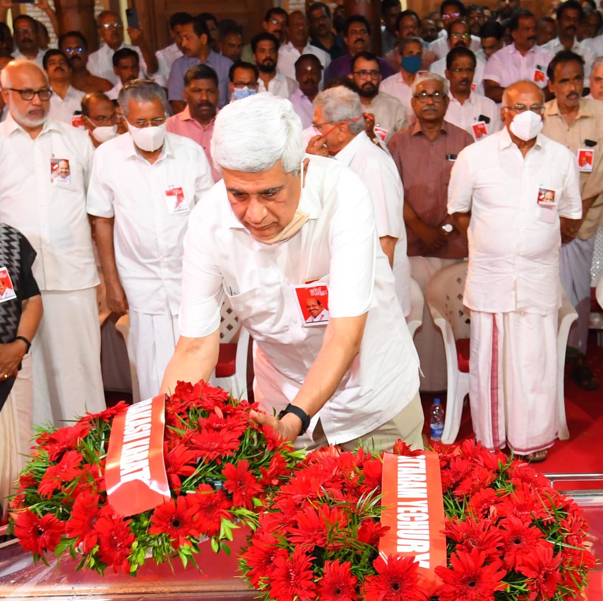 cpimspeak's tweet photo. Polit Bureau Member Comrade Prakash Karat and CPI(M) Kerala State Secretary Comrade M V Govindan paid tributes to comrade Kodiyeri Balakrishnan https://t.co/OfRakm6Fzy