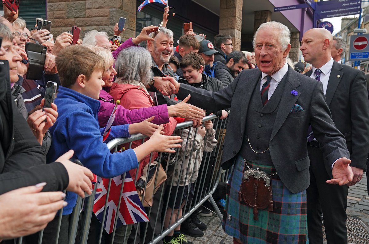 DelMody's tweet photo. King Charles III and Camilla, Queen Consort hold their first joint public engagements by visiting Dunfermline and Edinburgh - marking the end of the royal period of mourning for the late Queen📸@PA https://t.co/qWmAExR9l8
