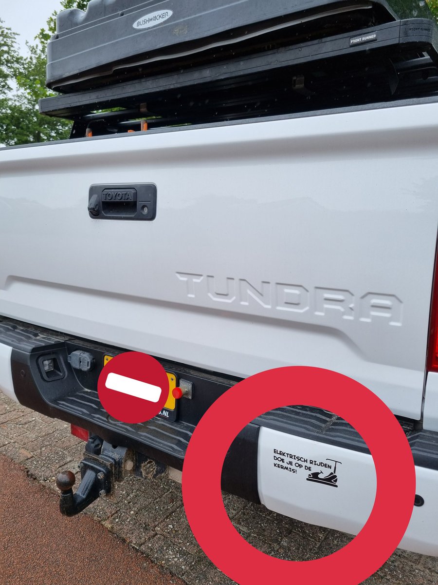 lott_e's tweet photo. @AnneJessicaLise En dan heb je ze ook nog met deze sticker achterop.... https://t.co/k4FBIgunRT
