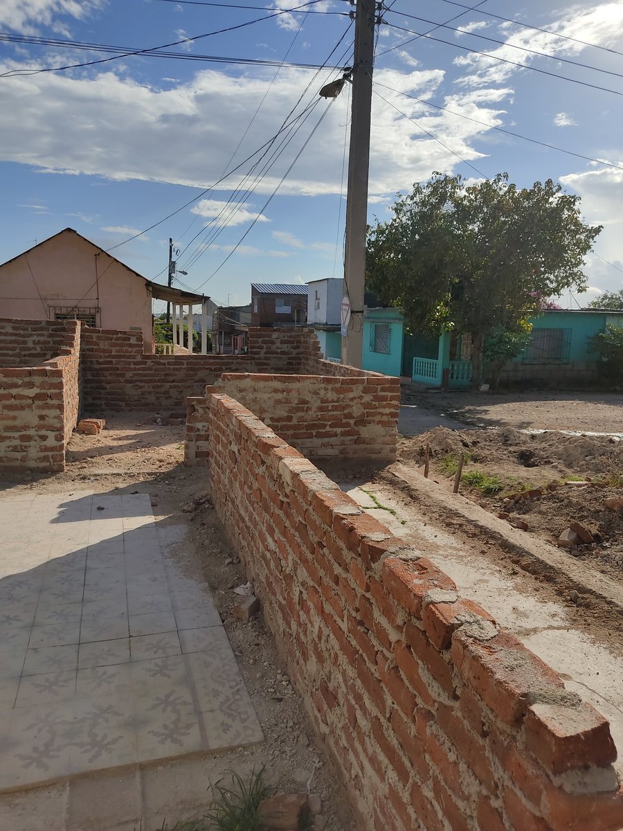 Mario_Villazul's tweet photo. @DiazCanelB Sólo se habla del huracán Ian ¿donde ha quedado la atención de casos como el mío ? 14 años han pasado, 14 desde el huracán IKE de 2008 y acá estamos varados en el tiempo hace un mes cuando retiraron la brigada del Micons en Puerto Padre porque no hay acero. https://t.co/H5Hy2VyO9W