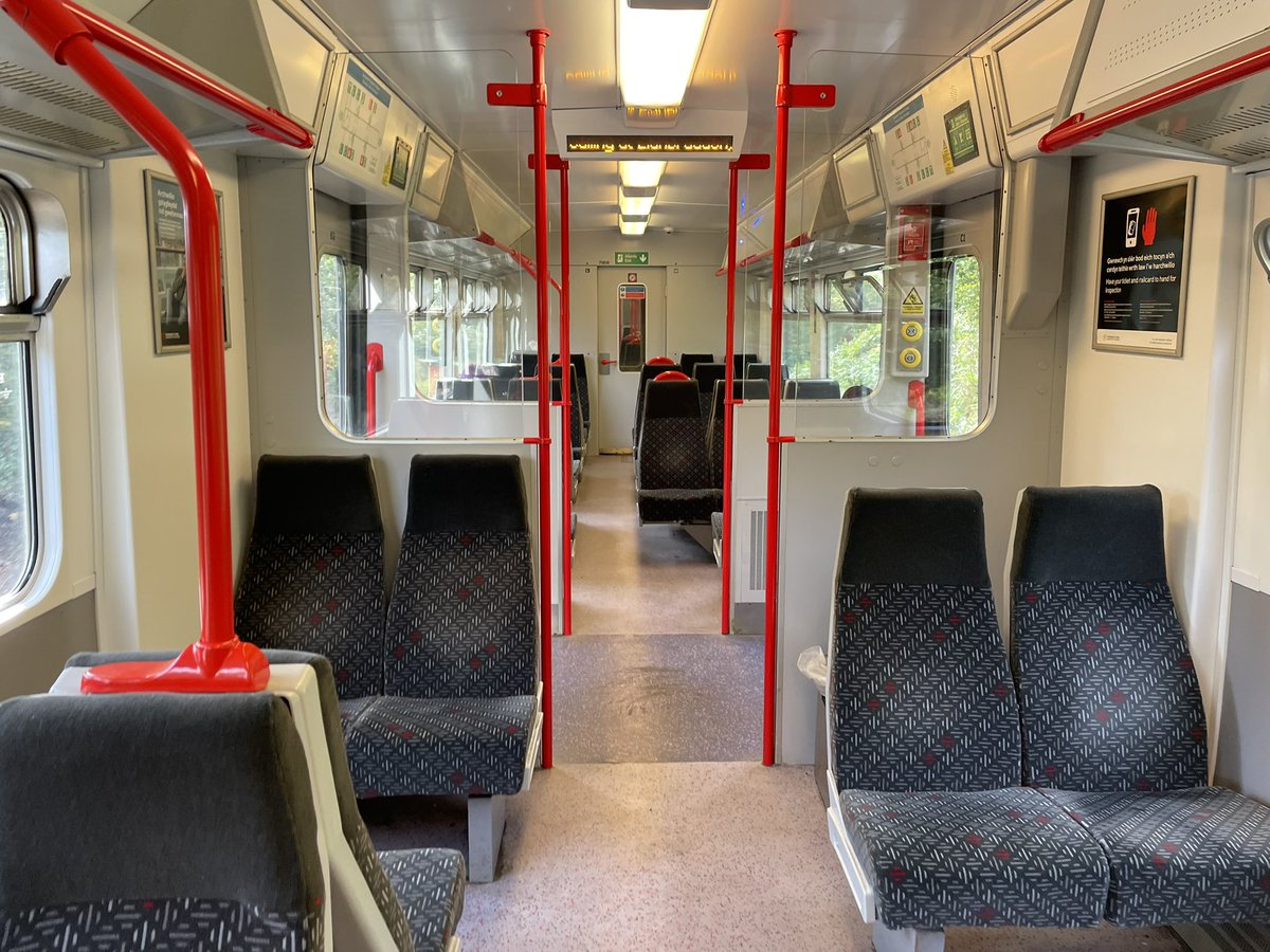 SimonZev's tweet photo. Back down the valley to Cardiff.
A last chance to see these in action before upgrades to these lines, including bi-modes, then tri-modes using discont electrification comes along.
Looking forward to this professing with @tfwrail
#TrainLife #RailFuture https://t.co/nhVQCmQ0AY
