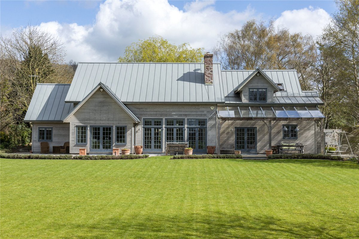 JSSherborne's tweet photo. New

#Stowell #Sherborne

Designed and built recently in a Long Island style, using predominantly #CanadianCedar under a powder coated steel roof with a strong coastal influence, this is an immensely chic and contemporary house. Guide price of £1,950,000.

https://t.co/5sFxOewYfx https://t.co/mMtx8pQHHU