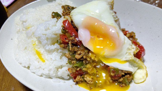 ガパオライスいただきます、ナンプラーくっさ♥️うっま♥️ 