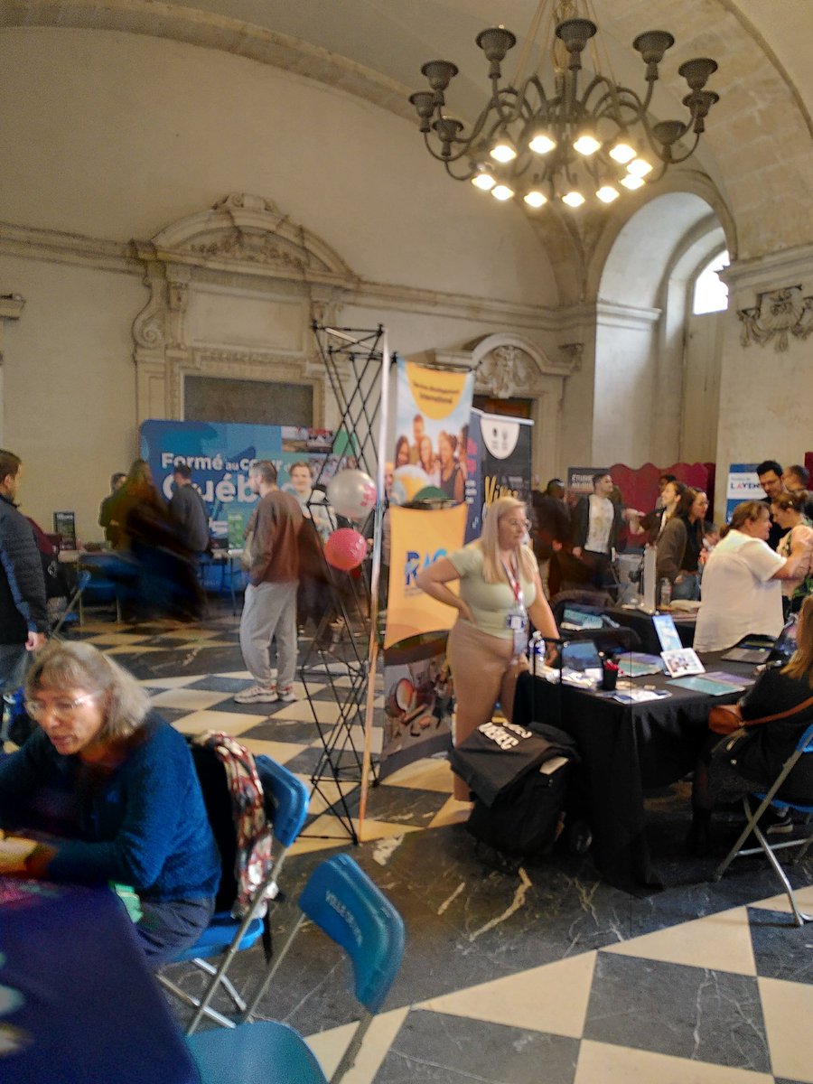 NublatFaure's tweet photo. 🇨🇵🇨🇦Ce matin, belle rencontre à l'HDV pour nos jeunes Lyonnaises et Lyonnais en désir de séjour au Québec pour travailler ou étudier ! Les experts d'#ObjectifQuebec et le #CRIJ vous aident à réaliser vos projets. Bon forum à toutes et tous ! https://t.co/WHmmqpqyVD