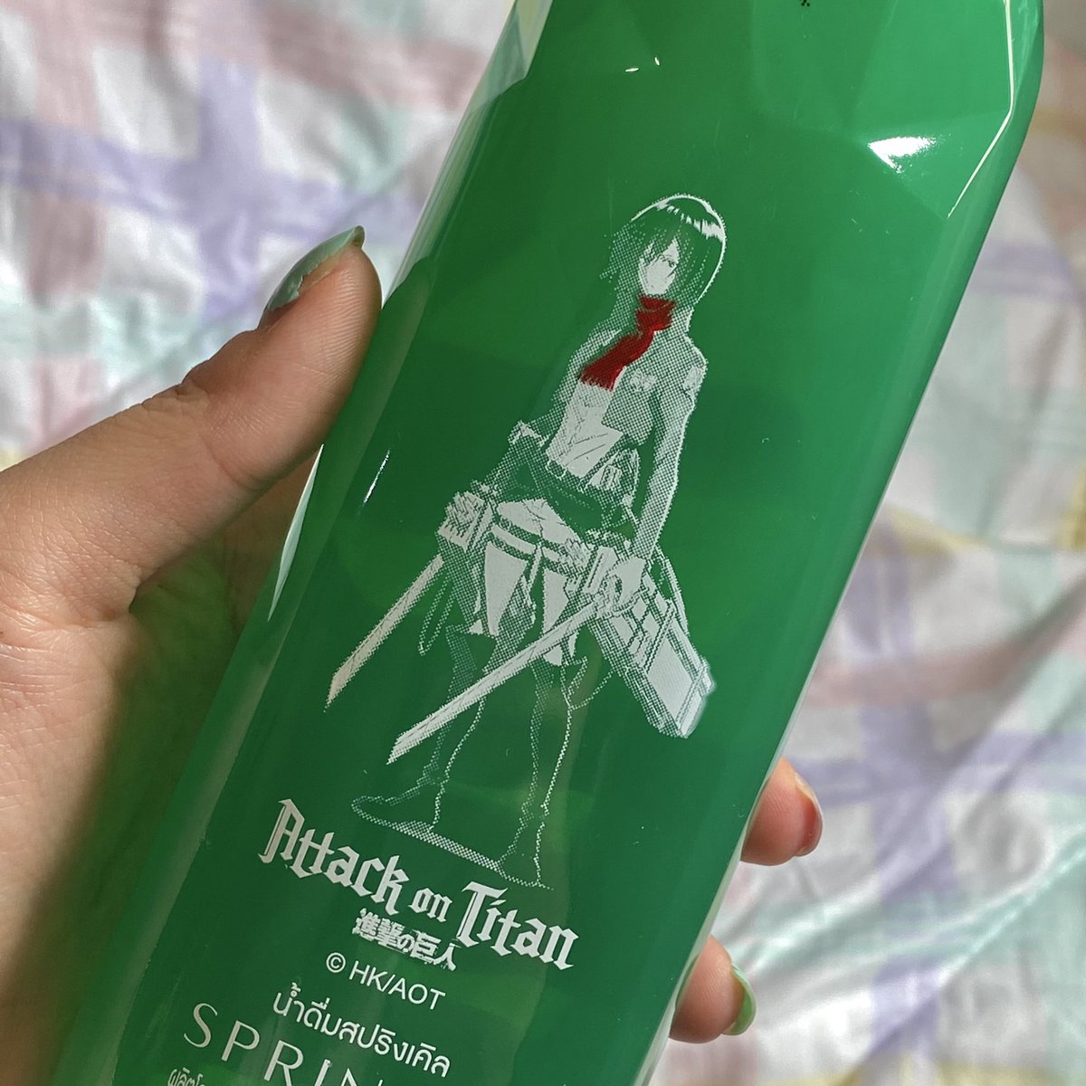 sssilkk's tweet photo. กรี้ดดดด!ทุกคน Sprinkle x Attack on Titan🥹 ใครชอบเรื่องนี้ไปตำกันน!มากันทั้งหน่วยสำรวจ🫣เค้ามีขายแค่ที่7-11เท่านั้นนะ เราไปเจอมากวาดมา4ขวดครบทุกลาย💖✨ชอบๆๆ #SprinkleAOT https://t.co/WtiJR4de5O
