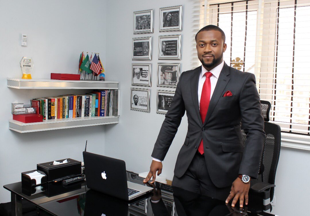 Rescuemission25's tweet photo. If cuteness with brain was a person, he would be called @OfficialAhmedB The real definition of #freshIDEAS. We are proud to flaunt our Vice Presidential Candidate as our MCM 😊☺️. If e easy make dem flaunt their VP 😂
Leadership role is for the strong and healthy 💪🏾 #dk23 https://t.co/xtCrQMks2G