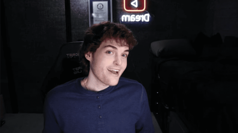 TheBullyithink's tweet photo. Why the fuck is dream looking like Shane Dawson's long lost brother 💀 #dreamfacereveal #dreamwastaken https://t.co/4BYmt8OnmS