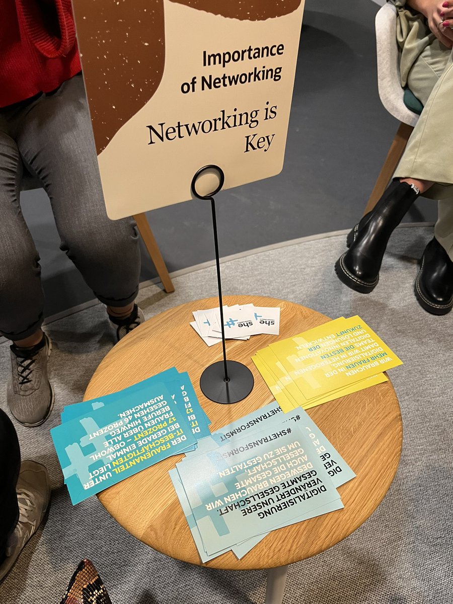 10 Jahre Oracle Women Leadership #OWLde 🎉

Unsere Highlights:

➡️ „Die digitale Transformation gelingt nur mit Vielfalt“ <a href="/eaf_berlin/">EAF Berlin - Diversity in Leadership</a> 
➡️ Networking is Key mit @ricardawgnr <a href="/alexpswanson/">Alexandrea Swanson</a> <a href="/AllBrightGer/">AllBright Stiftung</a> 
 
🙏🙏 an <a href="/SilviaHurnaus/">Silvia Hurnaus</a> und <a href="/AndreaZengin/">Andréa Zengin</a>