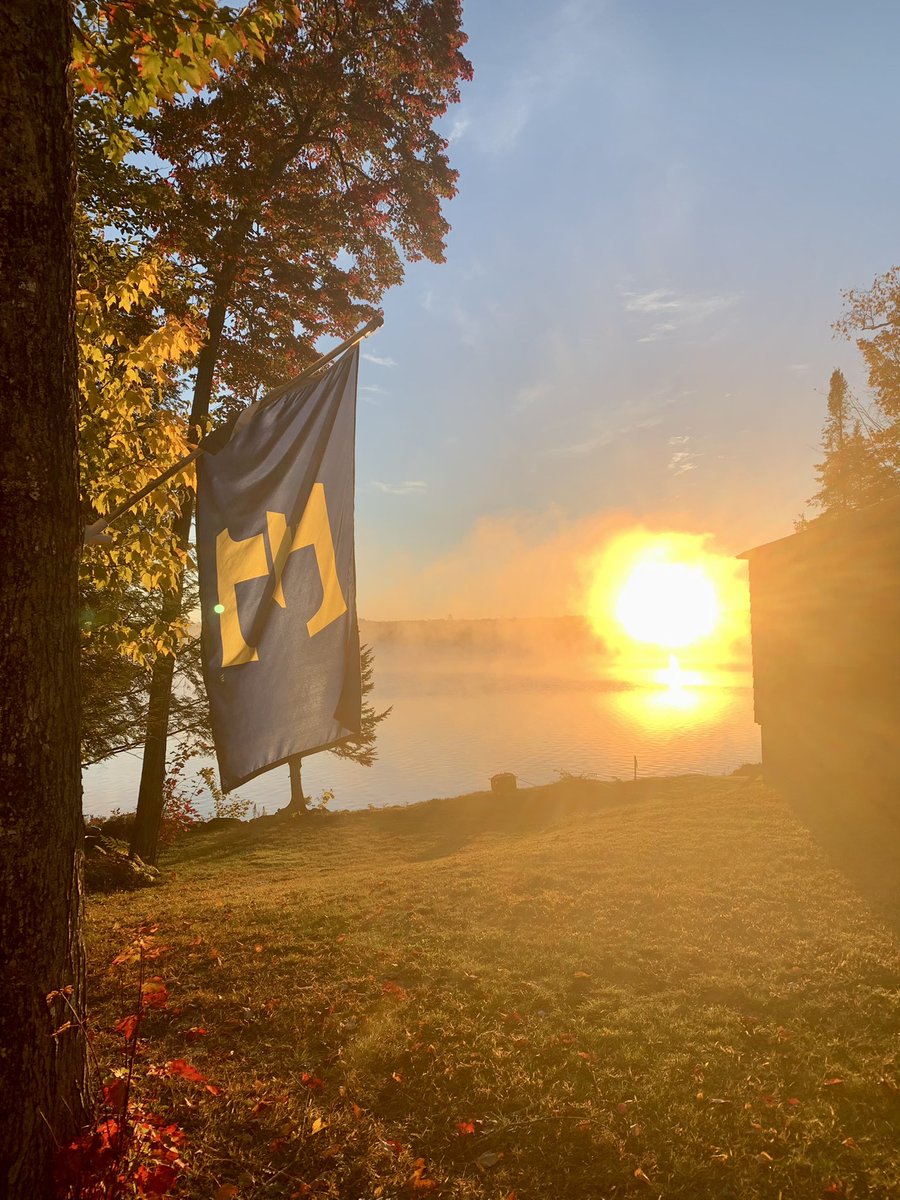ETSU90's tweet photo. #chillyMondaysunrise #uptocamp #proudalum💙💛 @etsu https://t.co/BIkRQJ31AA