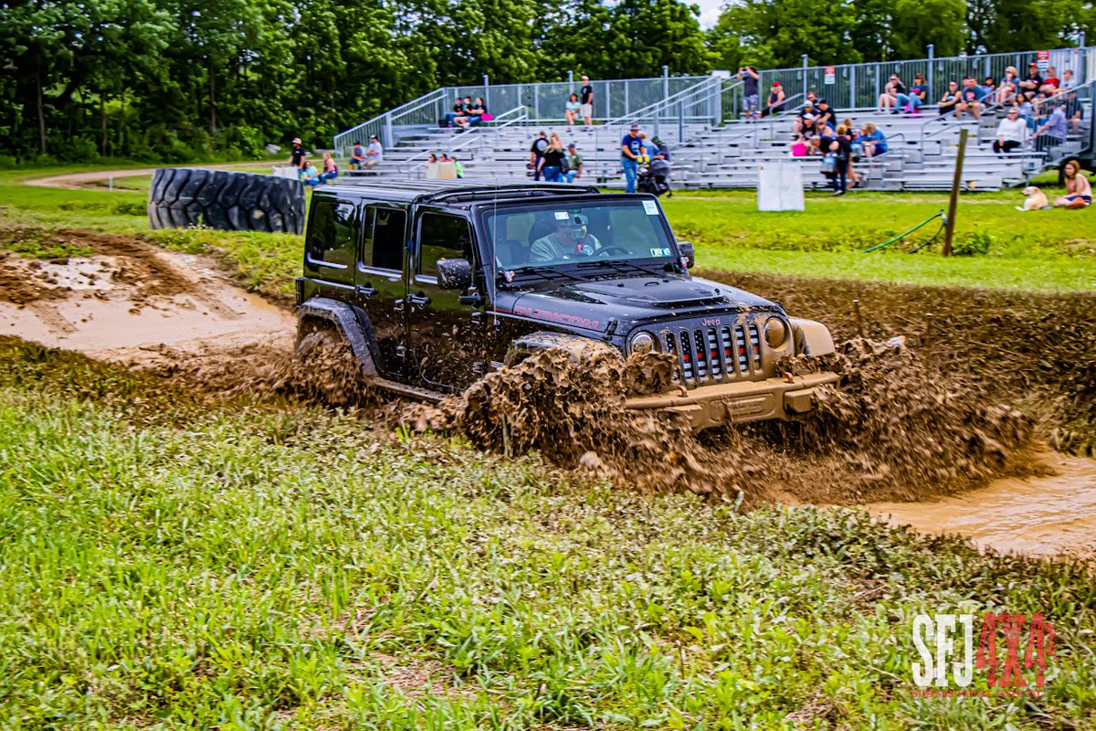 ⚠️ It’s a #muddymonday morning #Jeep family ❗️ Let’s see some muddy #jeeps