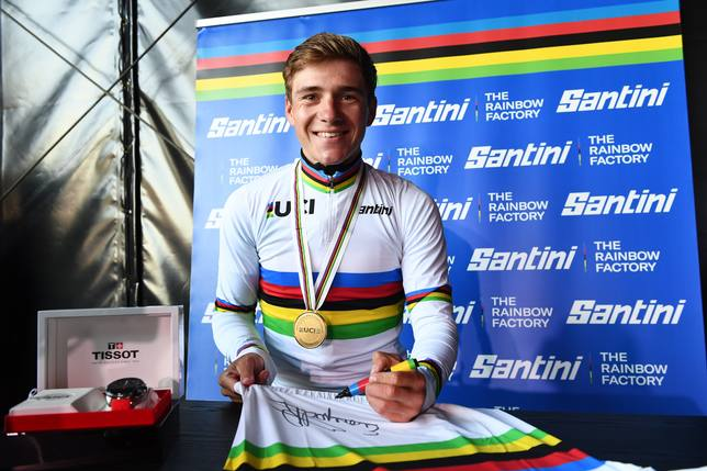 hc_wanders's tweet photo. 🚨¡Nuevo podcast! ¡Volvemos al lio!🚨

Hoy hablando de:

➡️Nairo Quintana 🇨🇴
➡️Australia 🇦🇺
➡️Enric Mas y el Movistar Team 

Con @sergioyustos_, #PGR &amp; @jorge_matesanz

Ivoox 🎤 https://t.co/vcS95rXG39

Spotify 🎤 https://t.co/EMcq23HOGt https://t.co/9dpWVx7BTo