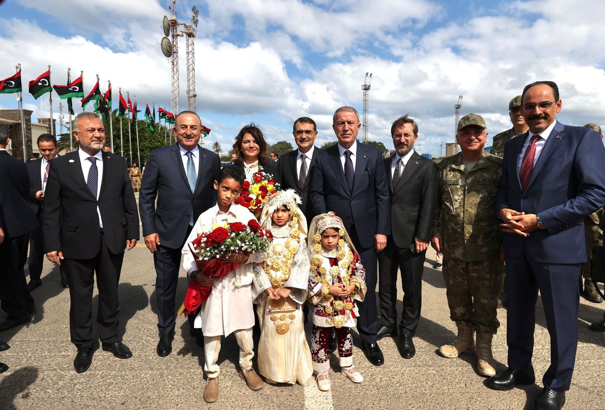 Monitor_Libya's tweet photo. Έφτασε στην Τρίπολη τουρκική κυβερνητική αντιπροσωπεία υπό τους Μεβλούτ Τσαβούσογλου &amp; Χουλουσί Ακάρ για την υπογραφή εμπορικών συμφωνιών με την Κυβέρνηση Νταμπάιμπα, μεταξύ των οποίων εκμετάλλευση υδρογονανθράκων στη Μεσόγειο.

#MonitorLibya  #Λιβυη 🇱🇾 #Τουρκια 🇹🇷 #ليبيا #تركيا https://t.co/is0OMx39Wc