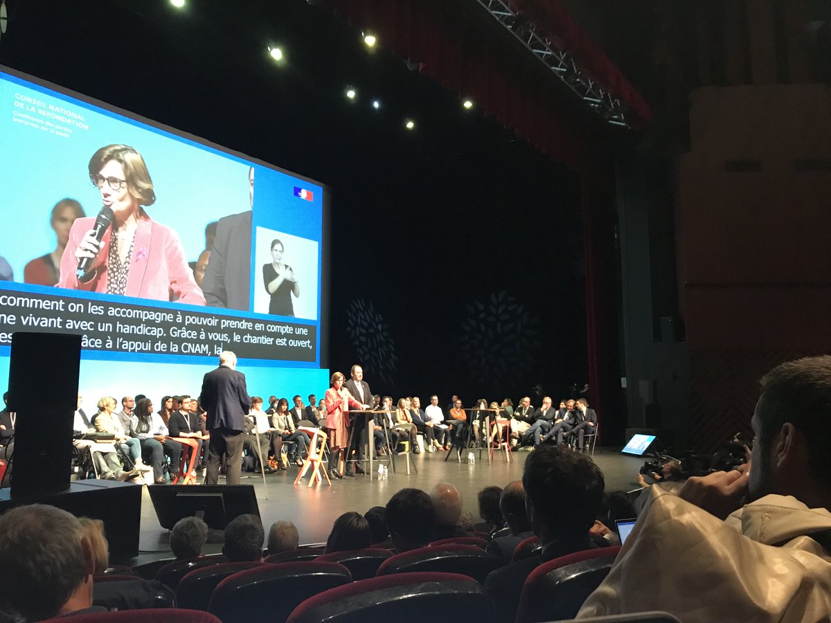 #CNRsante : donner l'accès aux soins, en tenant compte des profils des patients, et ce en dépit des démographies médicale et soignante plus que contraintes. 
Pour redonner du poids au rôle du #patient, il va falloir donner tout son sens à la notion de travail en équipe.