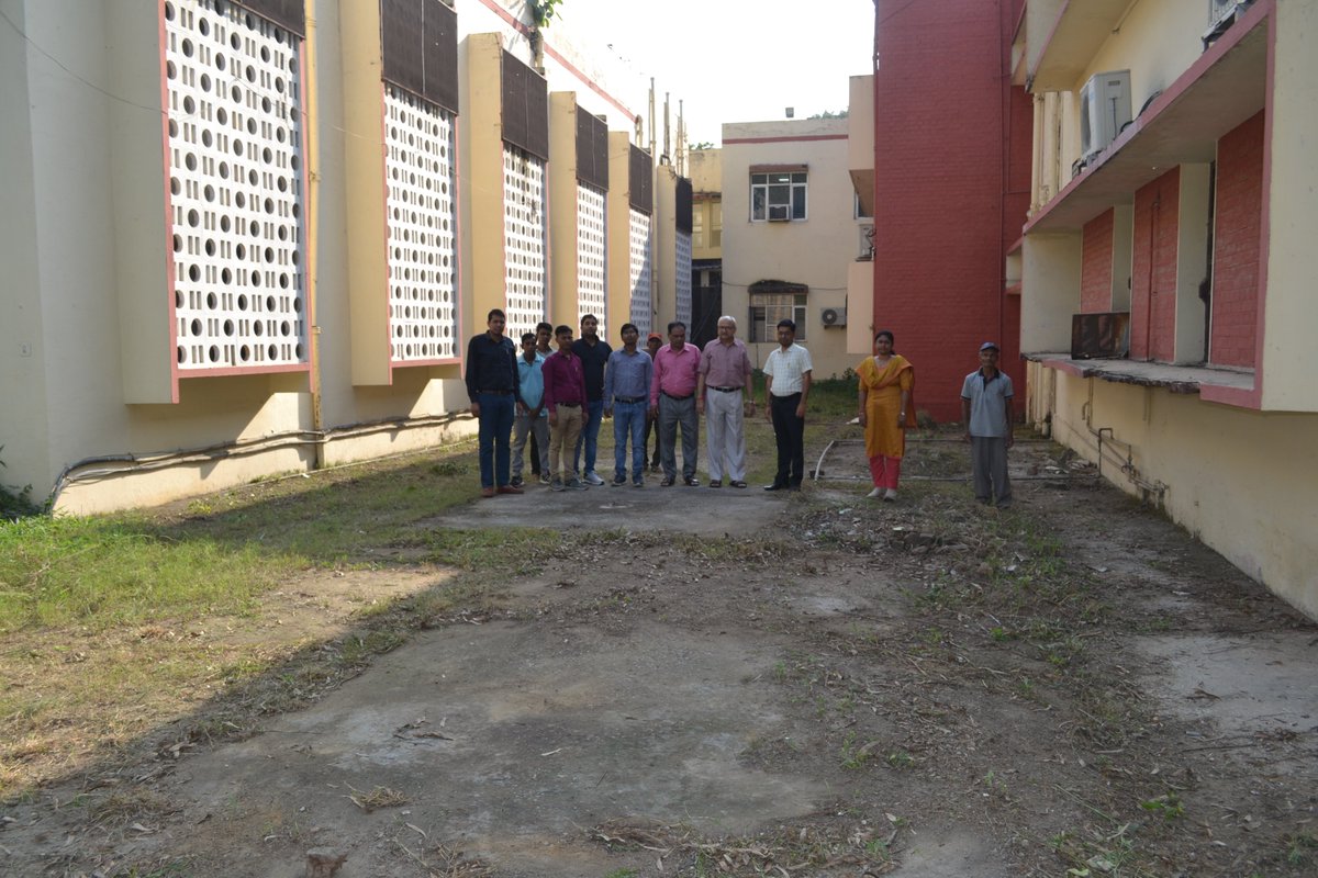 igmrihapur's tweet photo. A Special Cleanliness drive was carried out by the officers and staff of IGMRI Hapur at the back of the laboratory building to remove unwanted plants and grass.
#SpecialCampaign2.0
#IGMRI 
@fooddeptgoi https://t.co/ho8Fc6SfP0