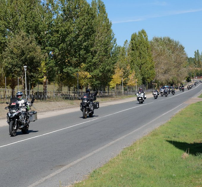 RutaViaPlata's tweet photo. ¡Ya ha llegado el día! Mañana arranca en #Sevilla la quinta edición del Rally Turístico en Moto Ruta Vía de la Plata 👏👏👏 Todo preparado para recibir a los participantes de este año. ¡Qué comience la aventura! #GanasInfinitas #RallyTurísticoRVP #LaRutaEnMoto #RutasEnMoto https://t.co/NMDrVhJOYb