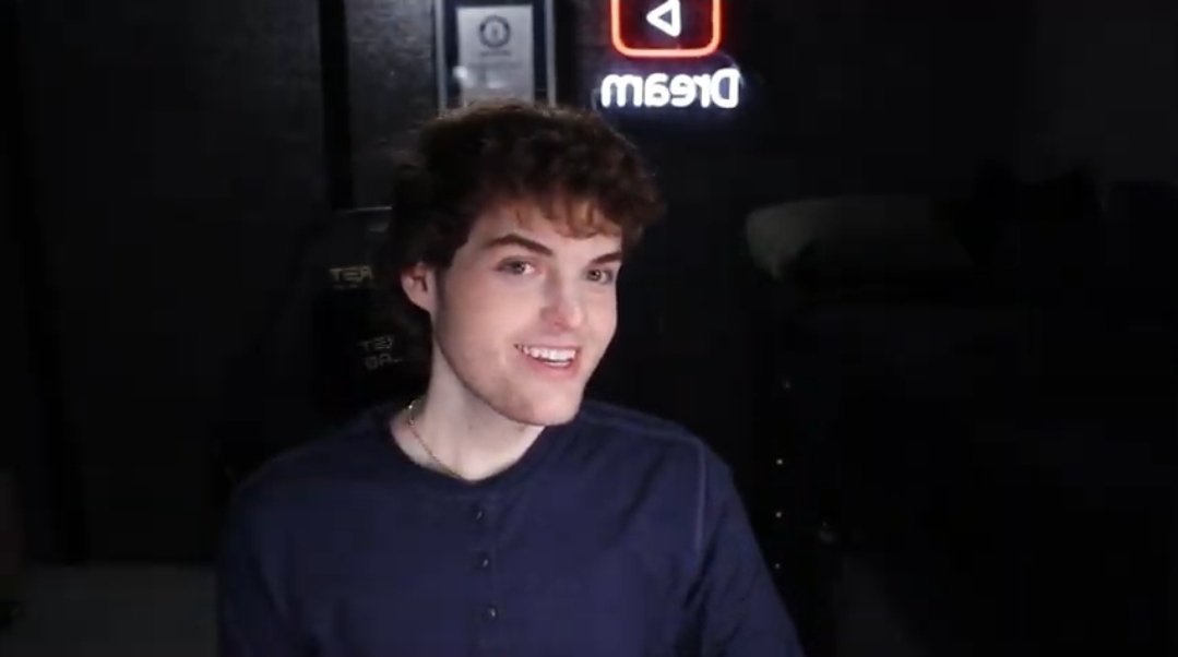 luvknic's tweet photo. Am I the only one who thinks dreams face is too small for his actual head or is that just me #dreamfacereveal #dreamwastaken #idontknowhowtofeel #sendhelp https://t.co/qTDU8w9ASp