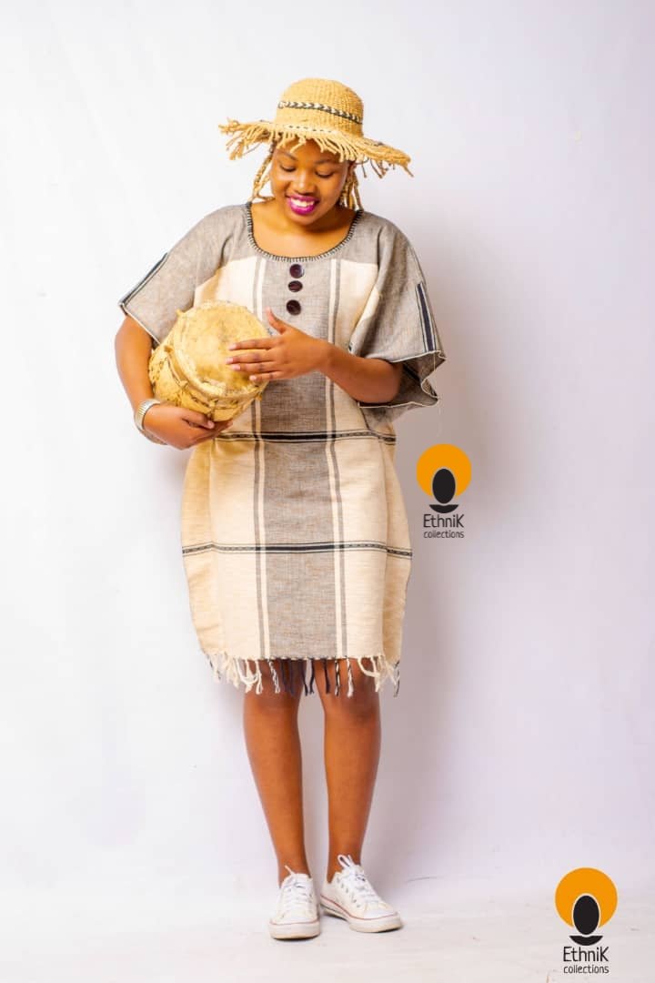 Ethnik_Collect's tweet photo. Let's redefine beauty for you with our 100% pure cotton woven dress (Lisa). Our fashion designers worked extra hard for this red carpet look.

Contact us to Order https://t.co/Vn9xTG2K2e

#ByoZimbabwe https://t.co/GPy4Girdfx