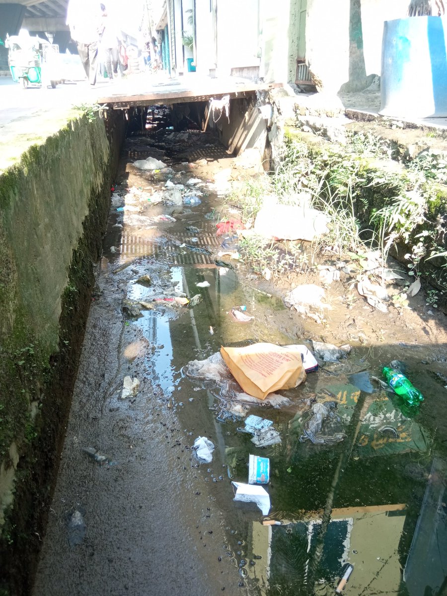 ArafatClimateAc's tweet photo. Decreased the drainess navigability. 
Then happend waterlogging. 
#Muradpur,#Chittagong
#OneplanetOneEarth
#ClimateEmergency 
#ClimateAdvocacy
#ChittagongClimateSociety
#RefugeeAdvocacy 
#negotiation
@SwedenAmbBD 
@altaf_parvez 
@WBG_Climate 
@krisoks 
@Taslim_Reza1 
@antoniogute https://t.co/KWtTrfooSK