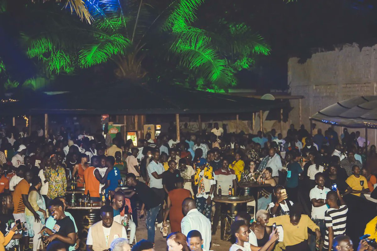 runtowndjs's tweet photo. Mwarakoze cane gushigikira abana b'igihugu 🙂 Explosive night 4 yari imicanwa gusa🔥🔥🔥🔥🔥🔥🇧🇮❤

📸 @NibiziAndyG

#runtowndjs #explosivenight #party 
#deejays #enjoy #teamwork https://t.co/BSghwwWvh2
