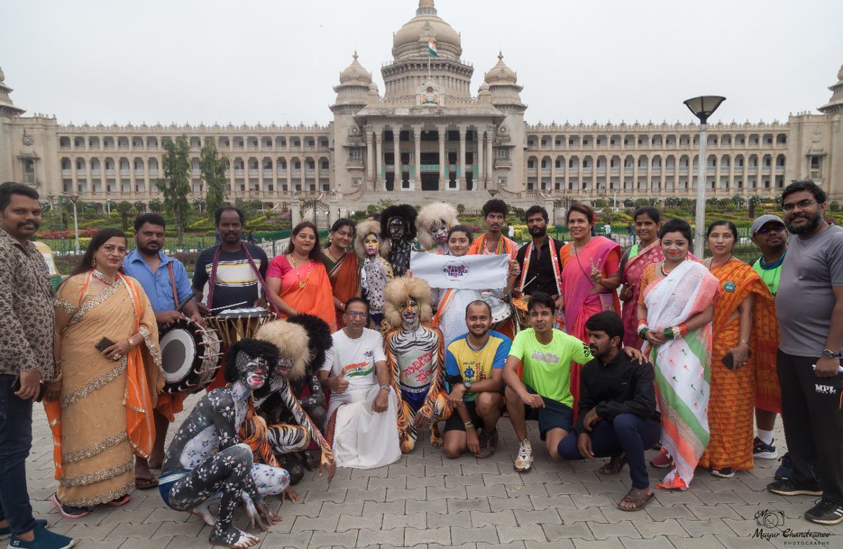 SareeRunners's tweet photo. Celebrated #GandhiJayanti with #handloom to support our rural artisans from remote villages in India 🙏
Be Proud ! Wear Handloom!!!
#GuideRunnersIndia #India #Indian #Tradition #Artisans #ruralIndia @SareeRunners @GuideRunnersIND @bhumikarunner https://t.co/qN76cohoVM