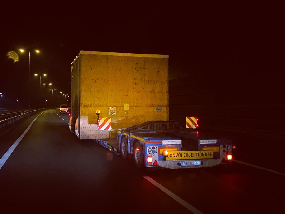 BelgoPilotsBE's tweet photo. No lack of diversity.
🇳🇱🇧🇪🇱🇺🇫🇷🇩🇪
#uitzonderlijkvervoer #uitzonderlijktransport #convoiexceptionnel #transportexceptionnel #exceptionaltransport #abnormalload #schwertransport #bredlast #langlast
✉️ pilots@belgopilots.be
🌐 https://t.co/xTDY7Fro5D https://t.co/65xjCfA22Y