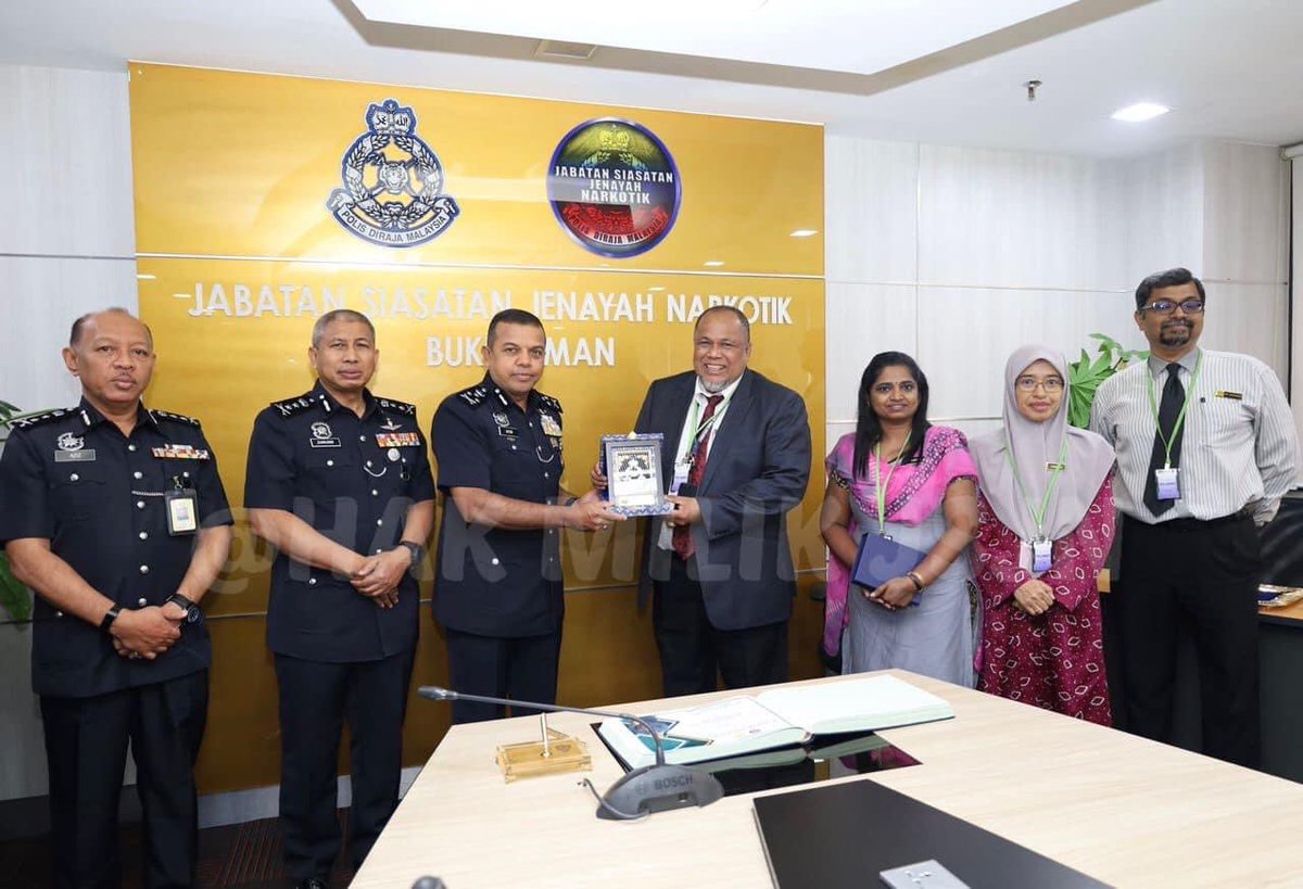 JSJNPDRM's tweet photo. KUNJUNG HORMAT KEPADA PENGARAH JABATAN SIASATAN JENAYAH NARKOTIK
#kunjunghormat
#JSJNPDRM https://t.co/dRxDgLQPh2