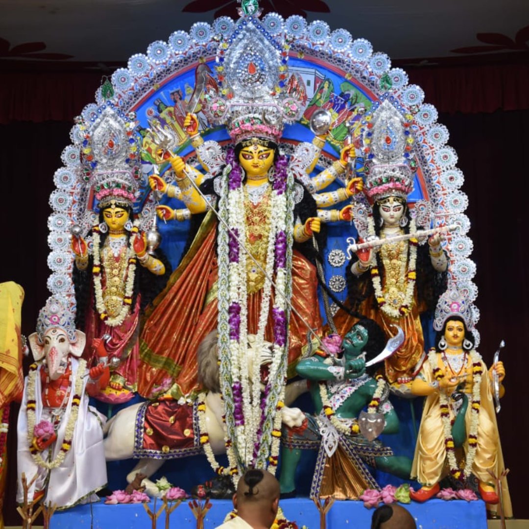 Trending_Today_'s tweet photo. Priests of the Ramakrishna Mission worship goddess Durga during a ritual at Belur Math
#durgapuja #durgaashtami #ramakrishnamission #durgamaa #belurmath https://t.co/YawsWLVzlE