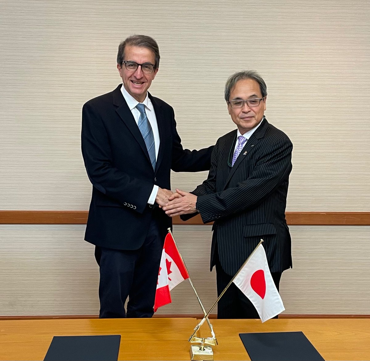 alejandroadem's tweet photo. Pleased to join @NRC_CNRC President Iain Stewart at a meeting with President Hashimoto Kazuhiro from the Japan Science and Technology Agency and to witness an important collaborative agreement between JST and NRC. https://t.co/xuECOg91o3