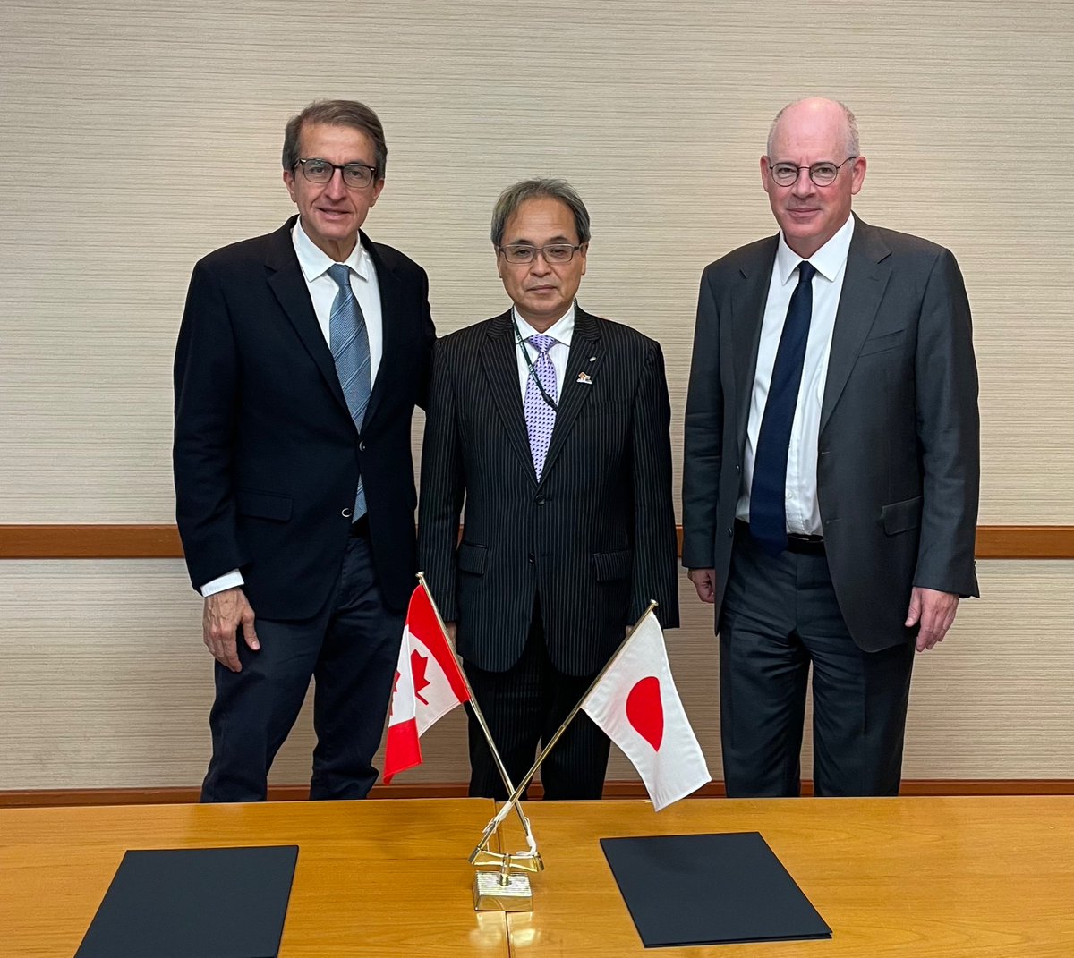 alejandroadem's tweet photo. Pleased to join @NRC_CNRC President Iain Stewart at a meeting with President Hashimoto Kazuhiro from the Japan Science and Technology Agency and to witness an important collaborative agreement between JST and NRC. https://t.co/xuECOg91o3