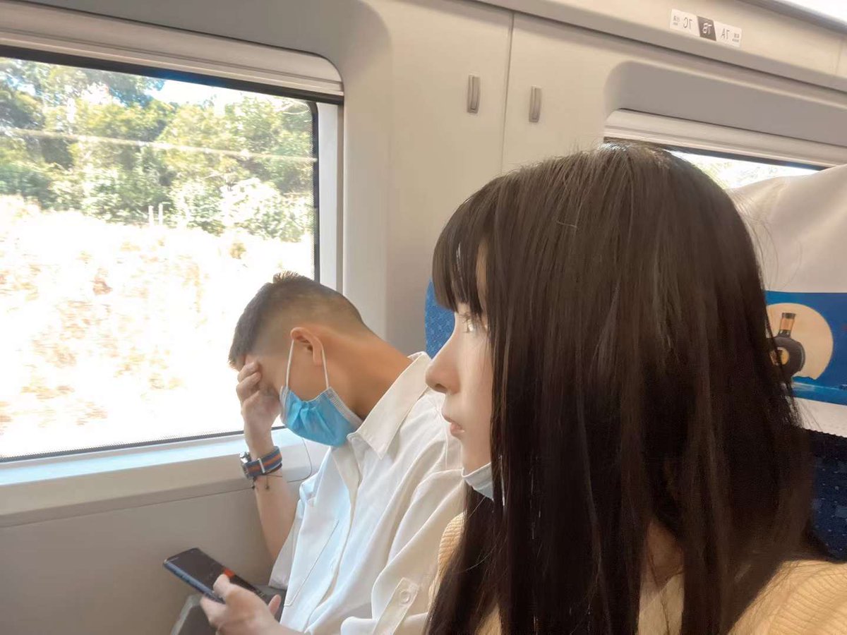 BlumeAbner's tweet photo. 隔壁大哥一路上焦头烂额的样子.. https://t.co/CeTYQvVx5O