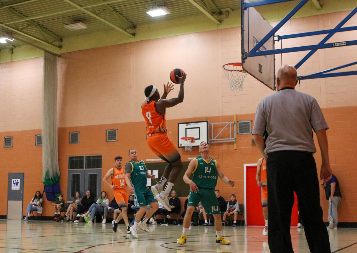 NeilDuggan80's tweet photo. Courtside for @Redditchbball last night for league opening win🏀⛹️‍♂️ https://t.co/yyRbHbi1Y8
