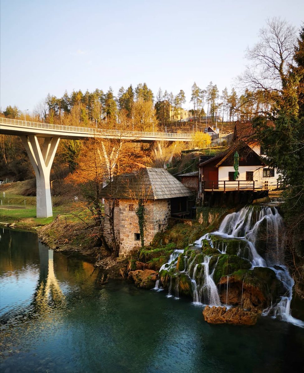 Croatia_hr's tweet photo. Rastoke, is a natural paradise in Slunj where the green and blue Slunjčica river flows over the travertine barriers into the Korana river.
#FallingForCroatia #BestFallCroatiaBucketList
Photo by Daniel Sirocco https://t.co/p8RblEsL9l