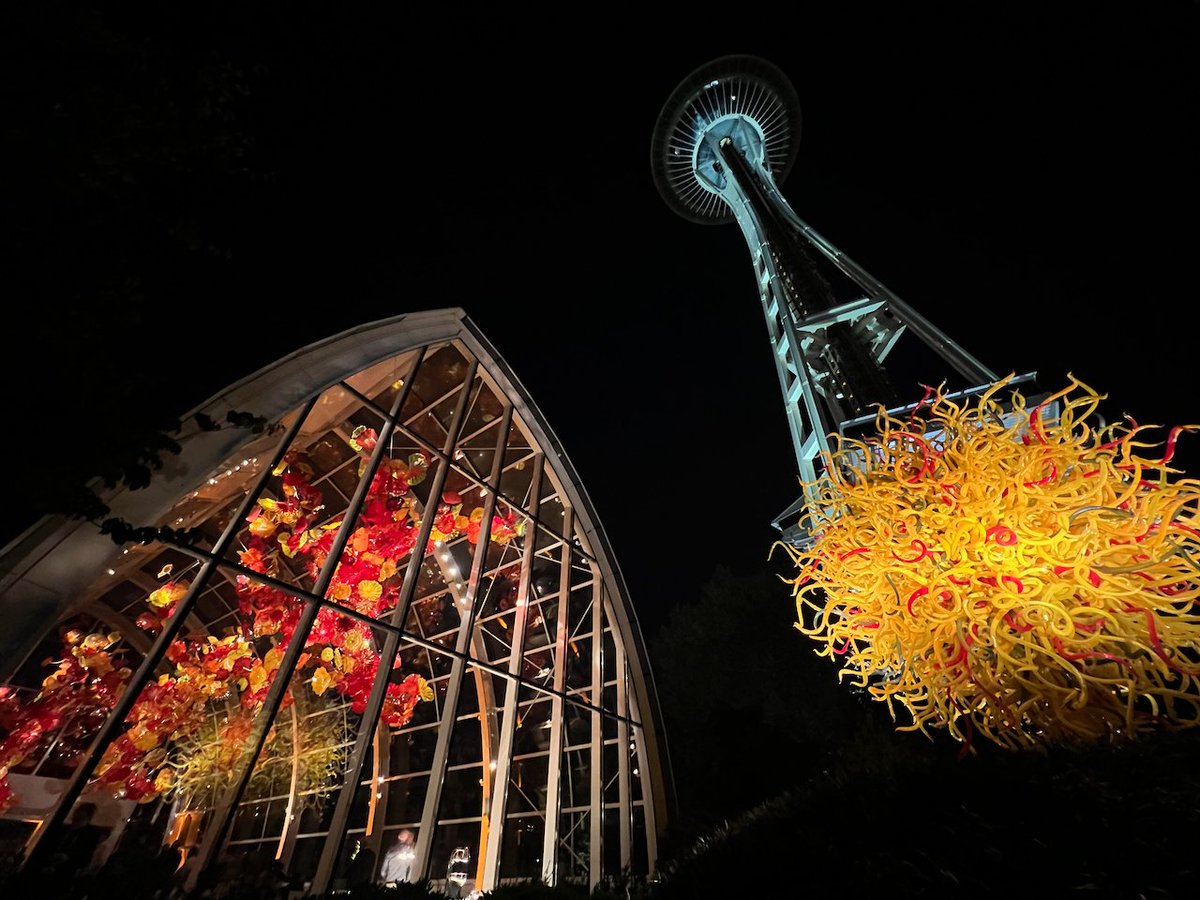 InterferryOrg's tweet photo. The 46th Annual Interferry Conference in #Seattle got off to a great start tonight with the Welcome Reception at the amazing @ChihulyGG. Attendees enjoyed wonderful conversation, #glassart, food and a trip to the top of the iconic Space Needle.
#interferry46 #interferry2022 https://t.co/fmyiw81Y9S