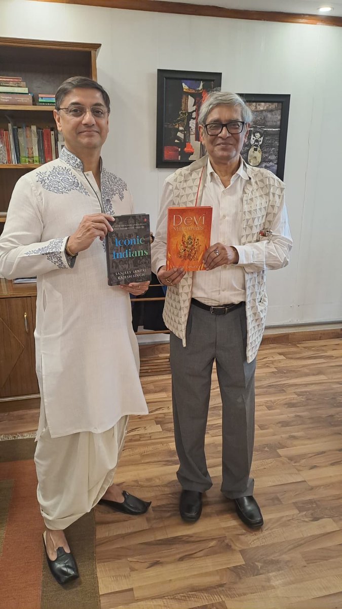 An auspicious day to dedicate our new books to Devi Adi Shakti 

#MahaAshtami 
⁦@bibekdebroy⁩