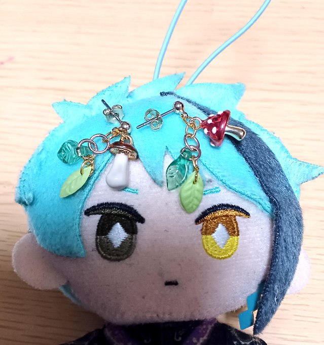 おおちゃん様()からきのこピアスをお迎えさせていただきました!ほしかったやつなので嬉しいみずみずしくて可愛いです虚無ジェもめっちゃ見てます。ありがとうございました! 