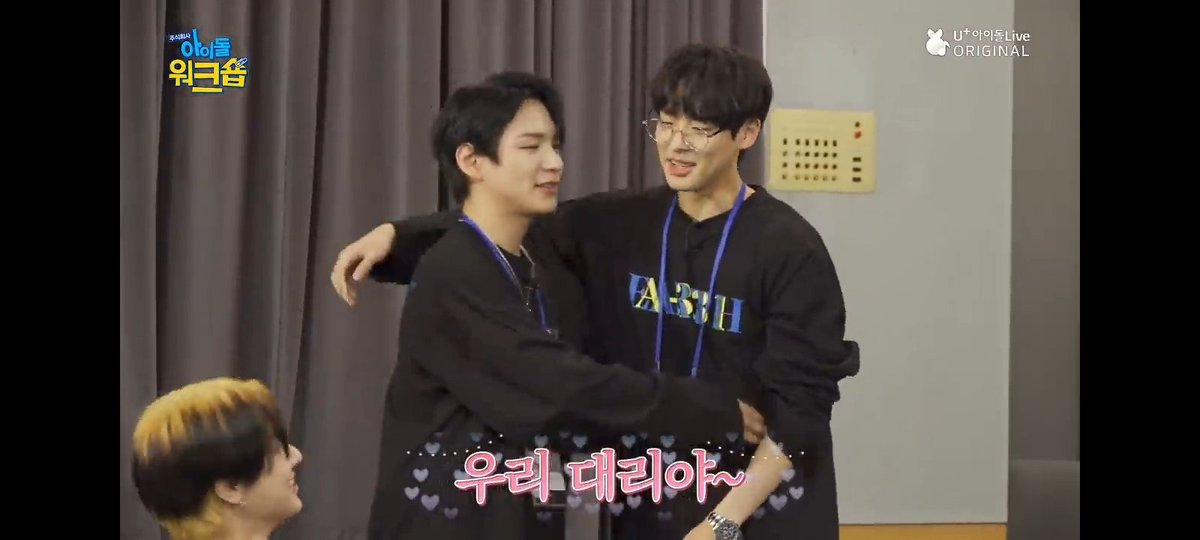 BubbleBlue_12's tweet photo. @fssusanti1 @byuuchaan 2 Chan Sempat salah salahan🤣 dan di damaikan oleh seungsik https://t.co/snipAM0TsK