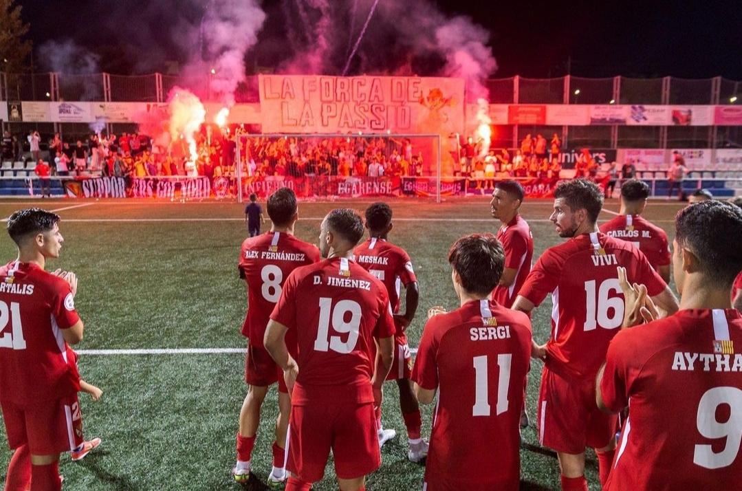 SuppGolNord2015's tweet photo. Dimecres a les 19h tenim una altra batalla, per demostrar que el @TerrassaFC i qui defensa el seu escut no esta sol. Que no falti ningú, demostrem qui som. #TotsJuntsHoAconseguirem #RendirseNoÉsUnaOpció #AMort https://t.co/zrCSICV0Jr