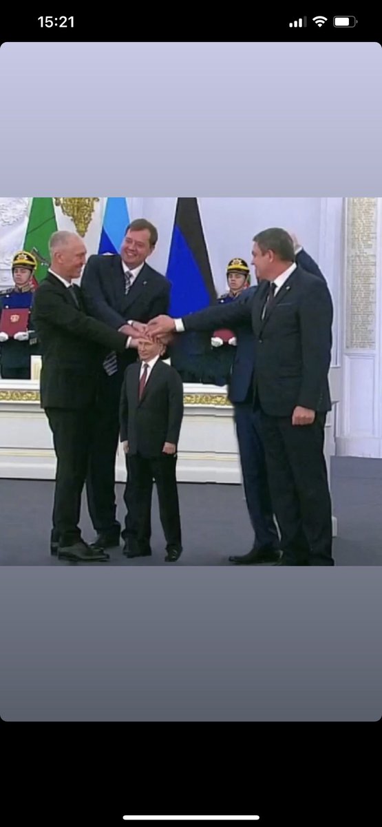 valyazhno's tweet photo. @Korotneff бро выбирай какая больше нравится и не злись больше https://t.co/6l5e48J8FW