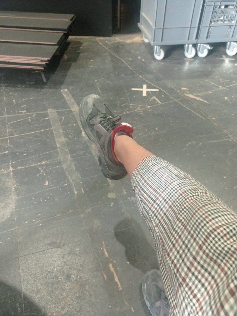 FimdomFemdom's tweet photo. Zapatillas con punta metálica para patearte bnn 😈😈😈😈👠😏 https://t.co/QRZJE1e0d4
