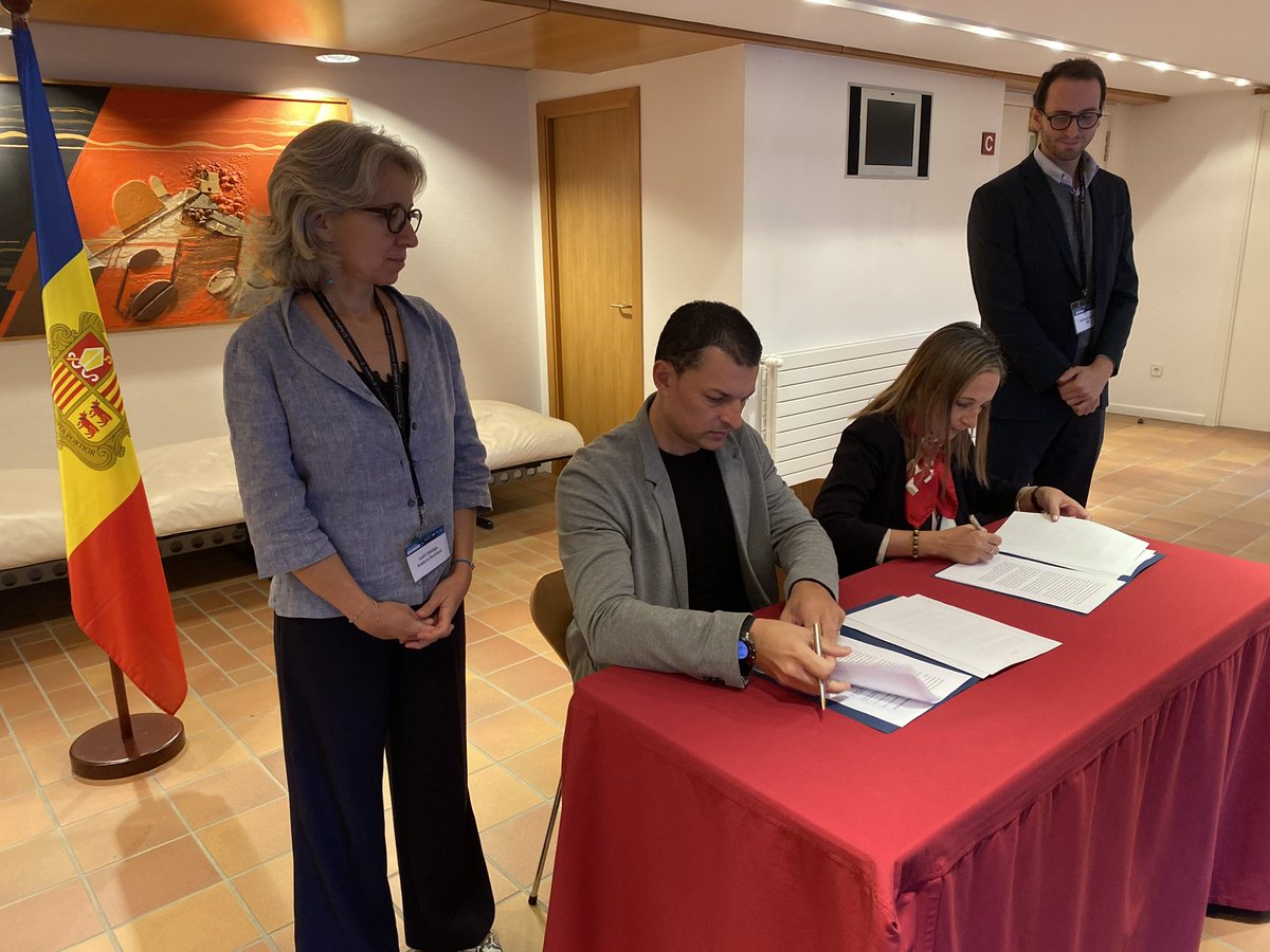 AndorraBusiness's tweet photo. ✍️ Acabem de signar la renovació per un any més de l’acord de col·laboració amb @Sport_GSIC. En breus minuts comença una nova edició de l’#AndorraSportsInnovationSummit on es donaran a conèixer les darreres tendències del sector. #InvestinAndorra @Andorra_RI @AndorraBusiness https://t.co/PV9fYoaNtn