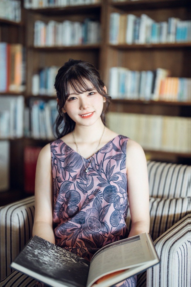 授賞式で着用したかりゆしウェアです！
大人っぽいピンクに紺色の模様がとっても可愛かったです🤍

暑い夏にちょうど良い涼しい作りの服で、沖縄の海にぴったりでした🐬🏝

#MAJUN
#MODECON
#MAJUNOKINAWA
#かりゆしウェア
#かりゆしウェディング