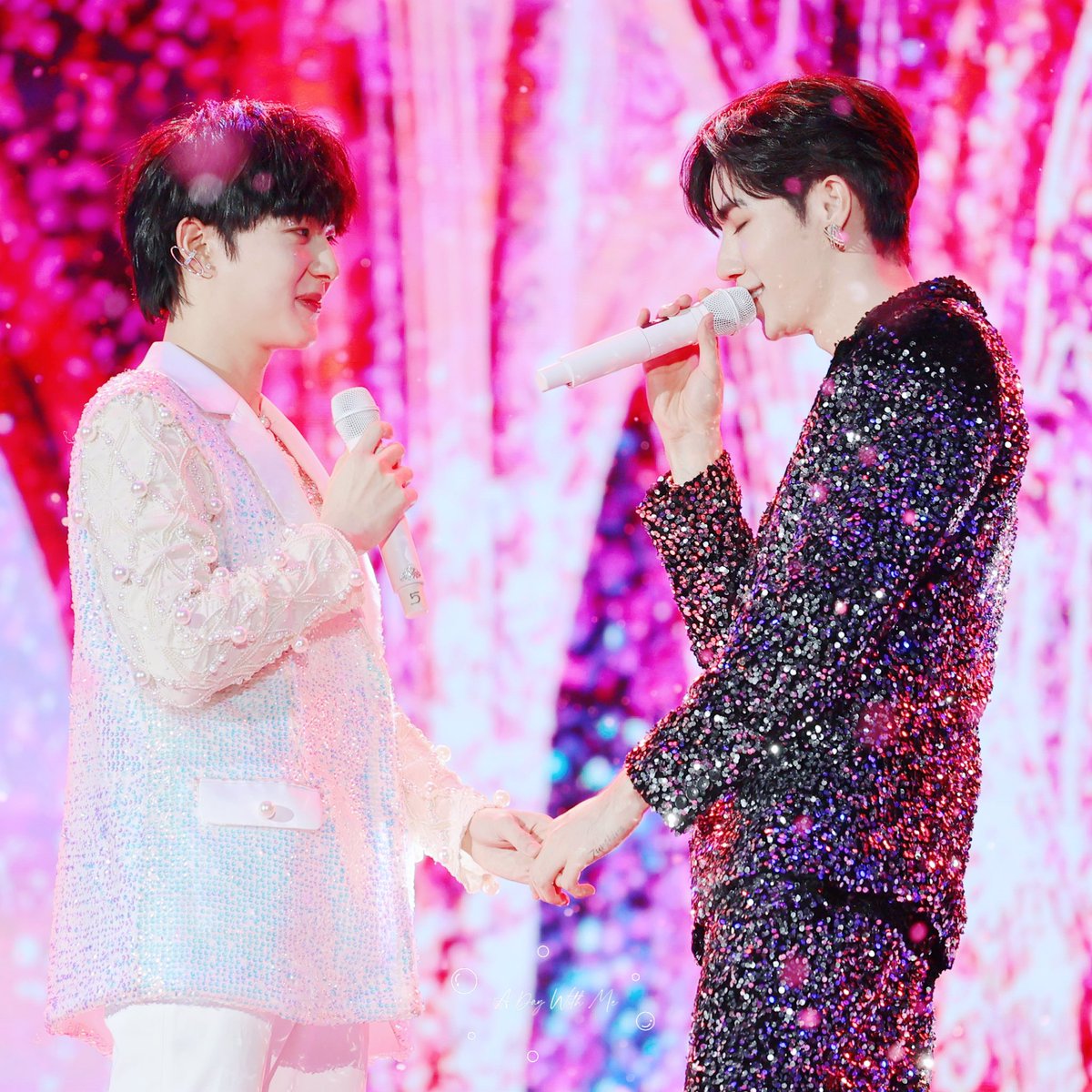 MinnKemika's tweet photo. You r my other half 💙🧡 
#ZeeNuNew #ZonZon #ZeeMeShow https://t.co/DBn21yv2lM