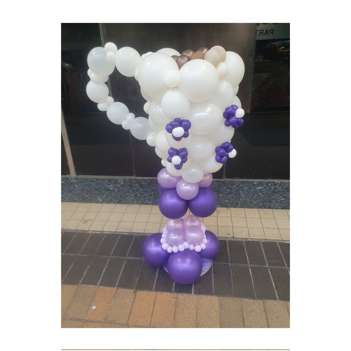 We all need a coffee on a Monday morning! #balloonpeoplehuddersfield #balloonpeople #balloonart #balloondesign #huddersfieldballoons #huddersfieldis #huddersfieldbusiness #balloondelivery #localdelivery #balloondesigns #balloons